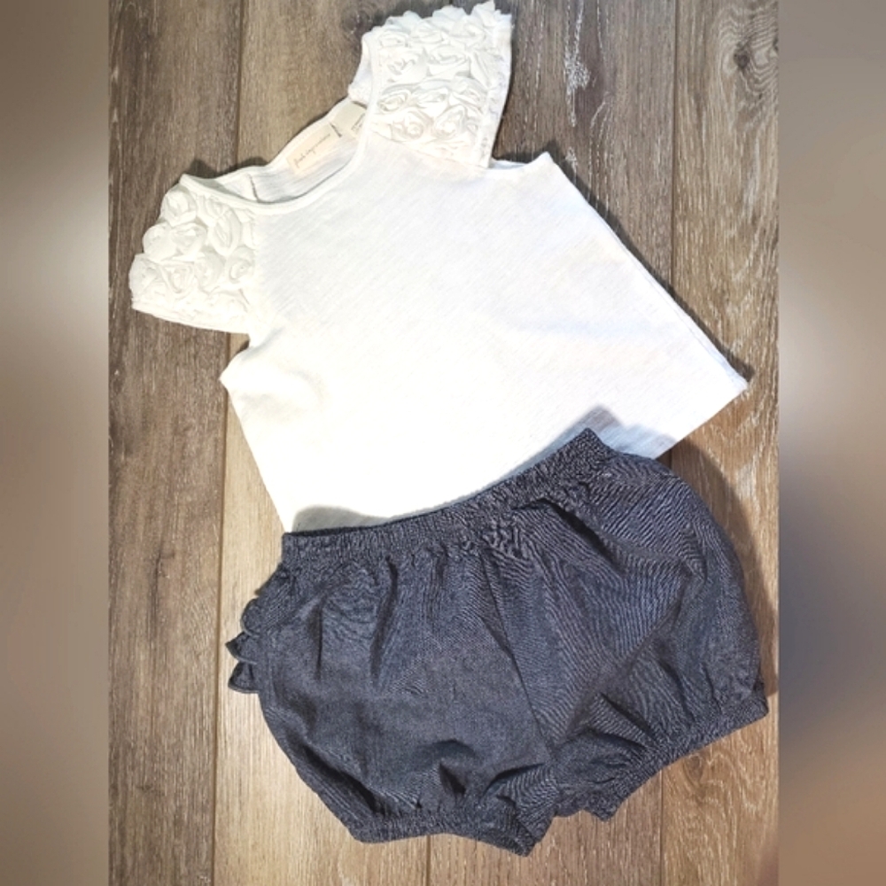 🇺🇲First Impressions white rosette sleeved top, denim color bloomers Sz 24 mo.